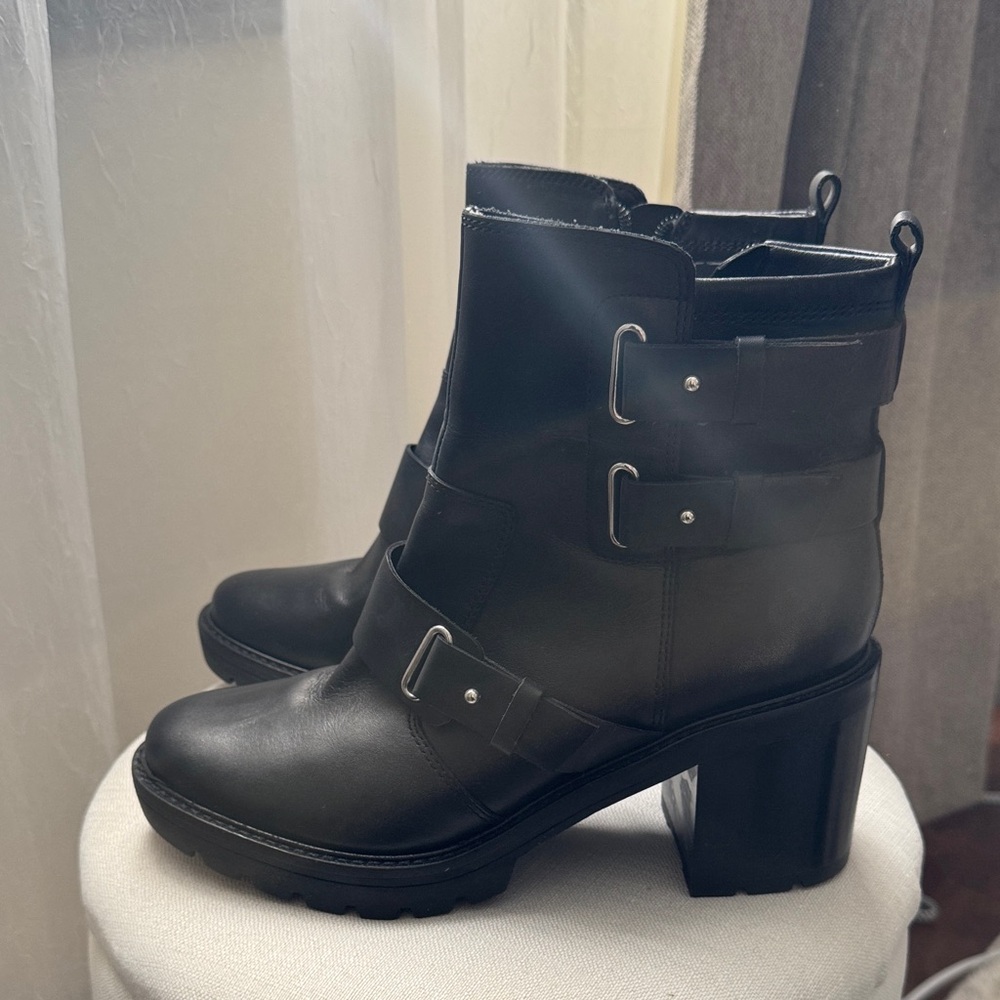Marc Fisher Black Heeled Boots

Feel free to make an offer.